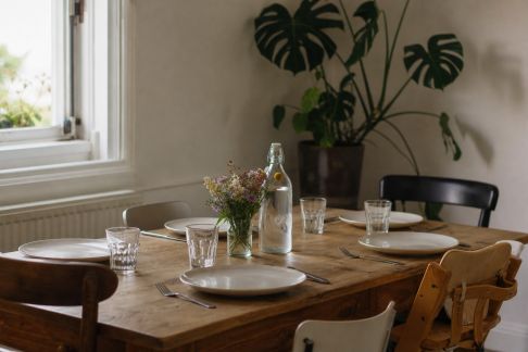 Organisation pratique de la salle à manger pour recevoir famille et amis à tout âge