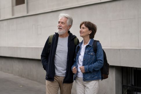 Randonnées urbaines : découvrir les villes à pied à son rythme après 60 ans