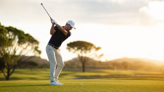Découvrir le golf pour stimuler sa mobilité et son équilibre