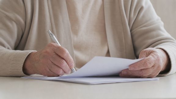 Protéger ses finances face à la perte d’autonomie : solutions existantes et démarches