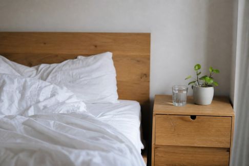 Astuces pour préserver la fraîcheur et l’hygiène de sa chambre à coucher