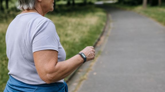 Suivi d'activité : pourquoi et comment utiliser un podomètre après 60 ans