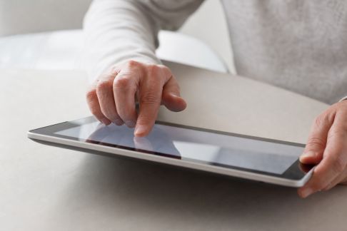 Premiers pas sur une tablette : astuces et méthodologie pour débuter