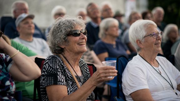 Séjours musicaux : assister à des concerts et festivals adaptés aux seniors