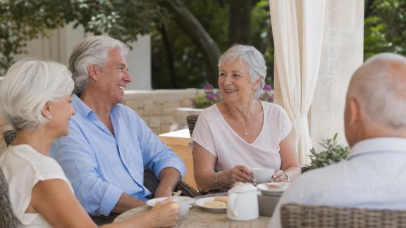 Bien choisir un club de vacances pour seniors : critères et suggestions