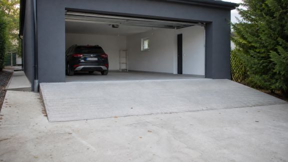 Comment faciliter l’accès à son garage ou parking avec des aménagements adaptés